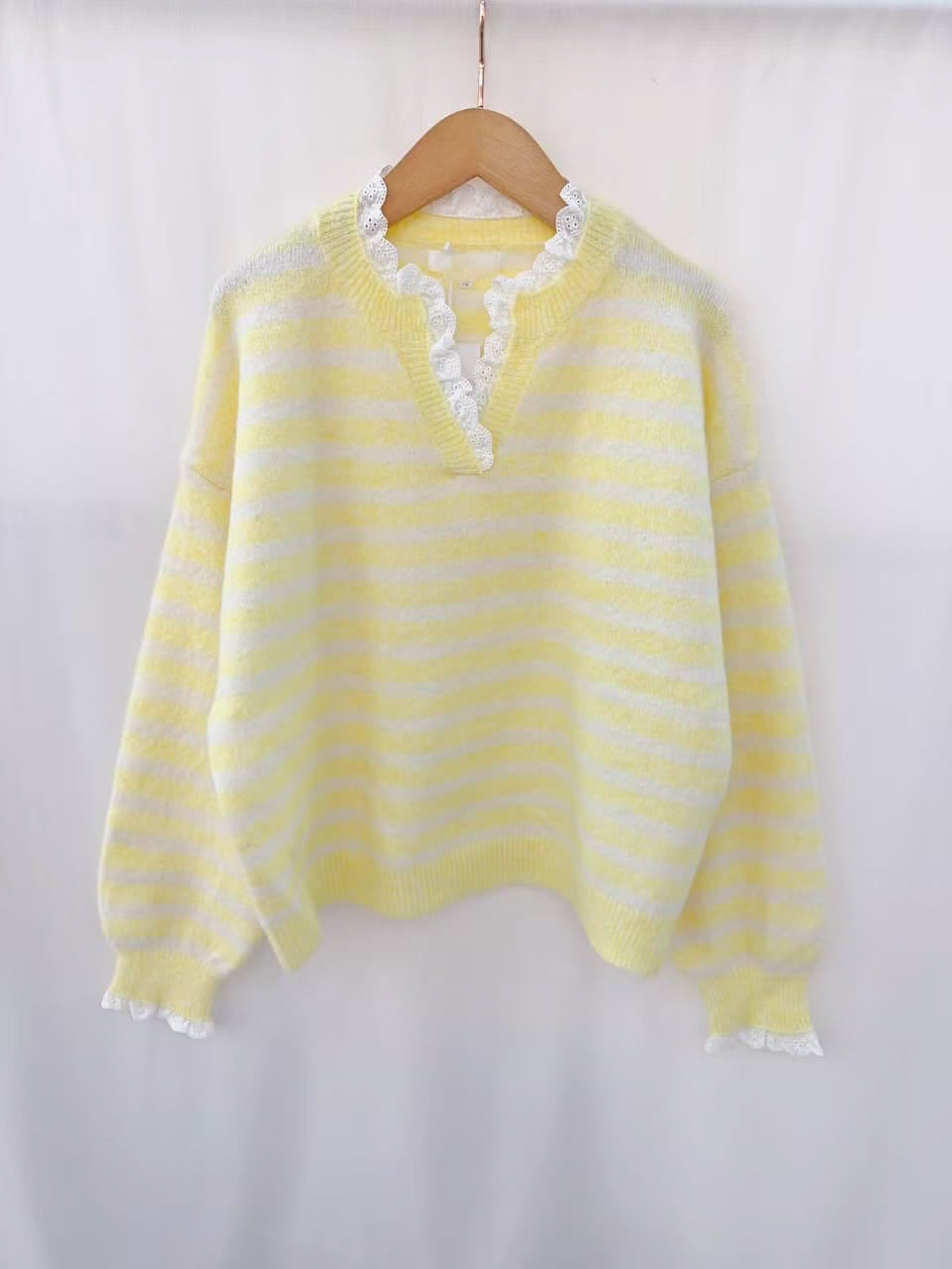 Striped V knit - Yellow