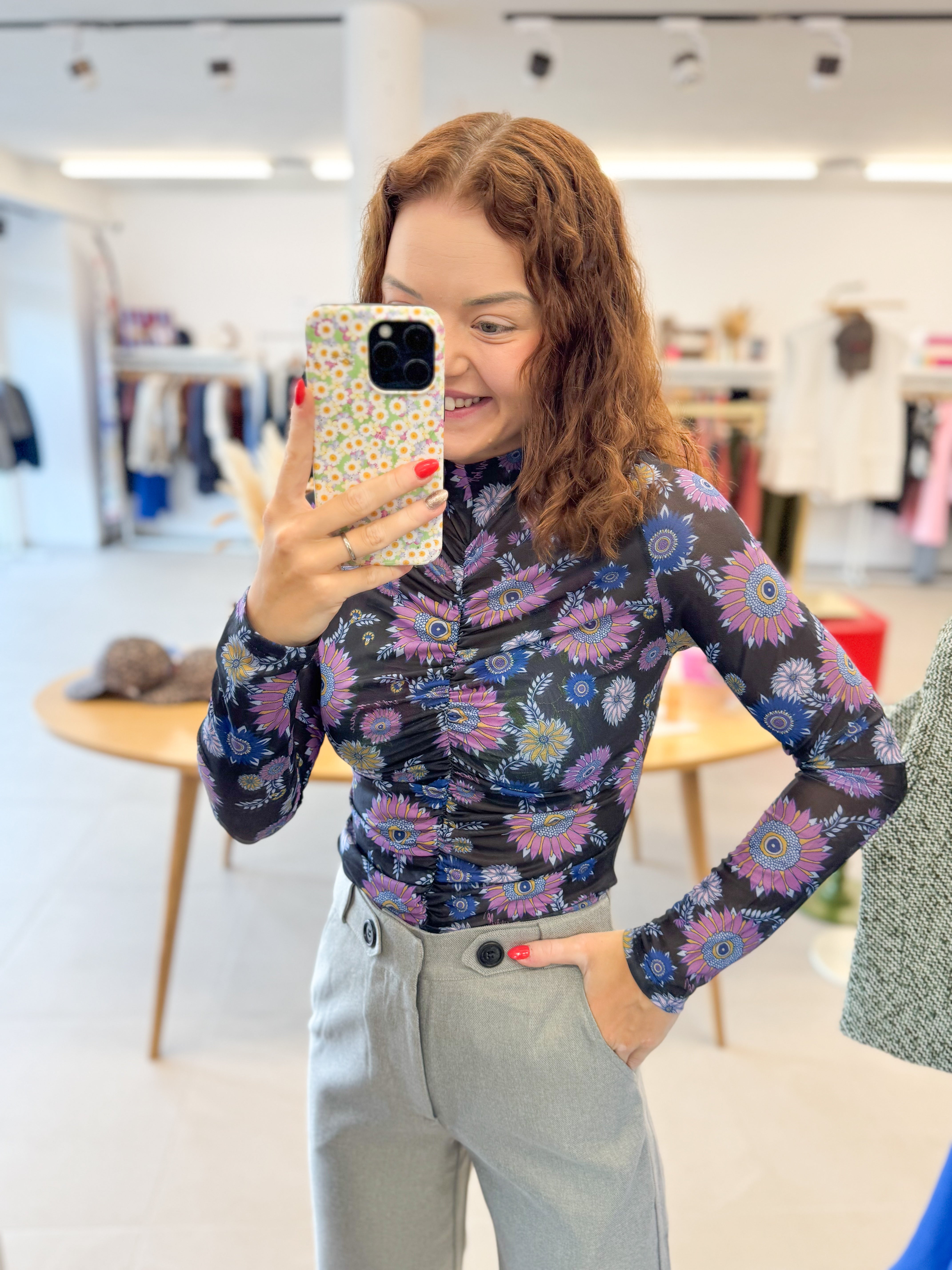 Top Ilona - Multi Flower
