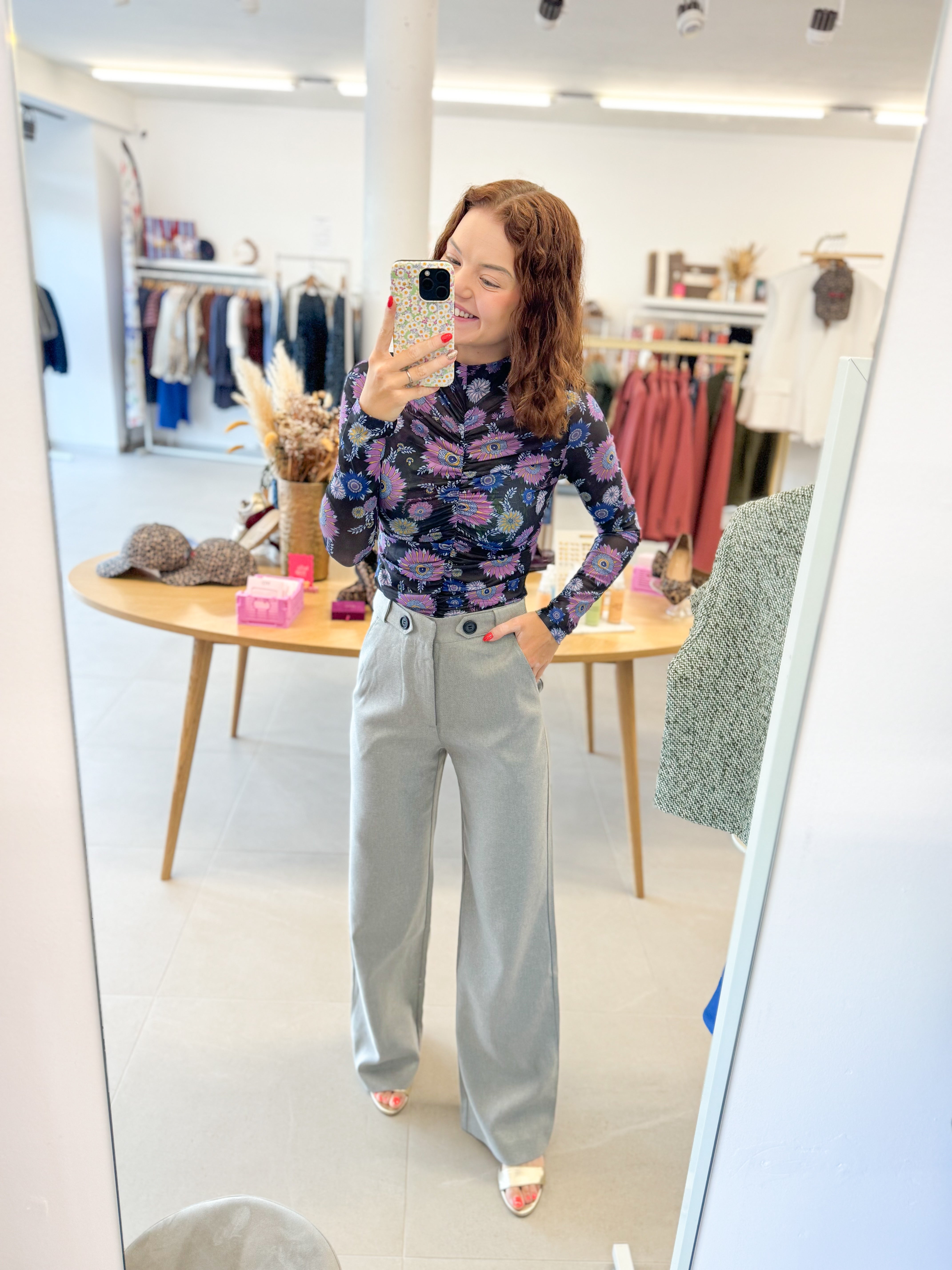 Top Ilona - Multi Flower