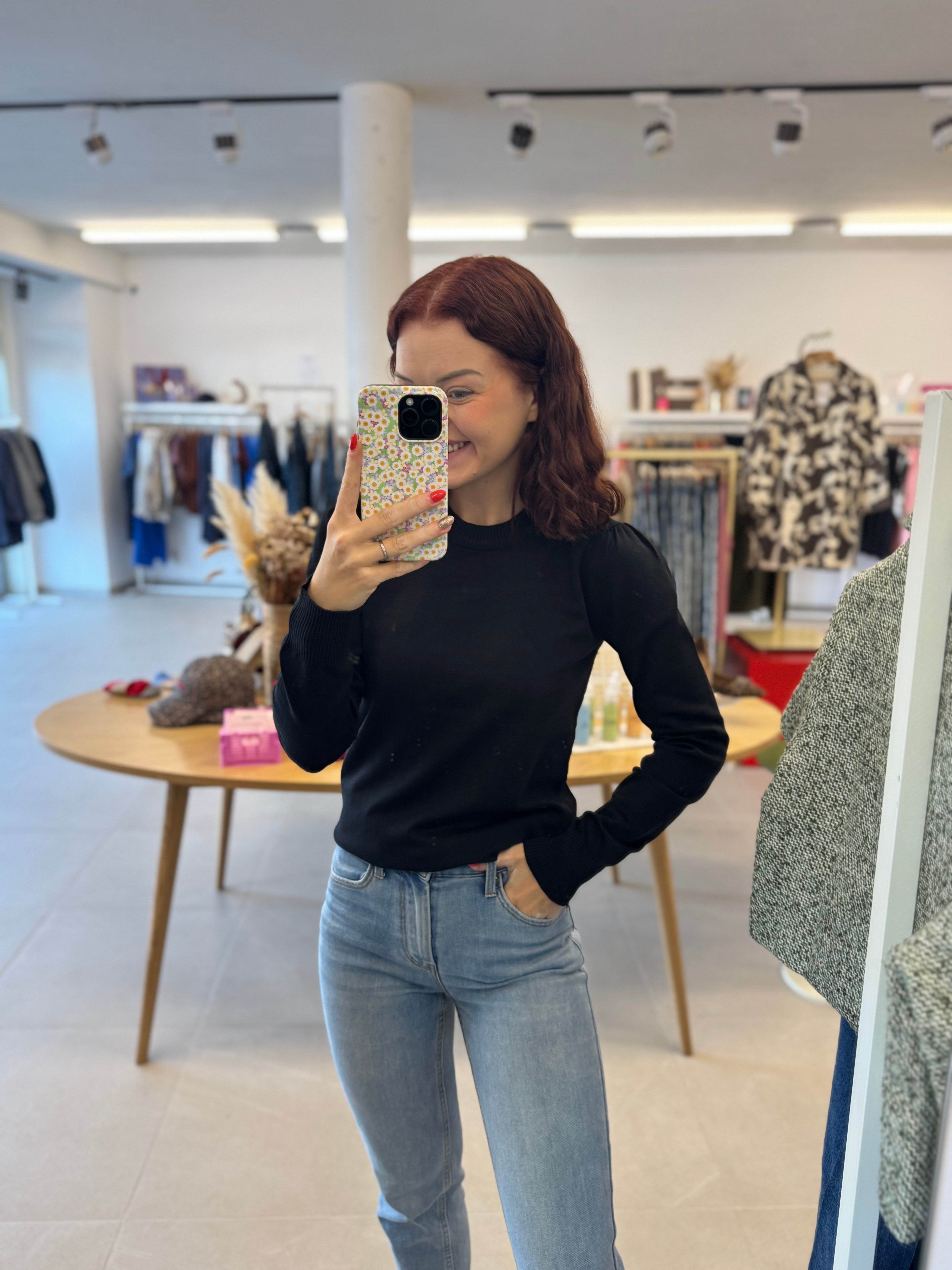 Mila SZ Pullover - black