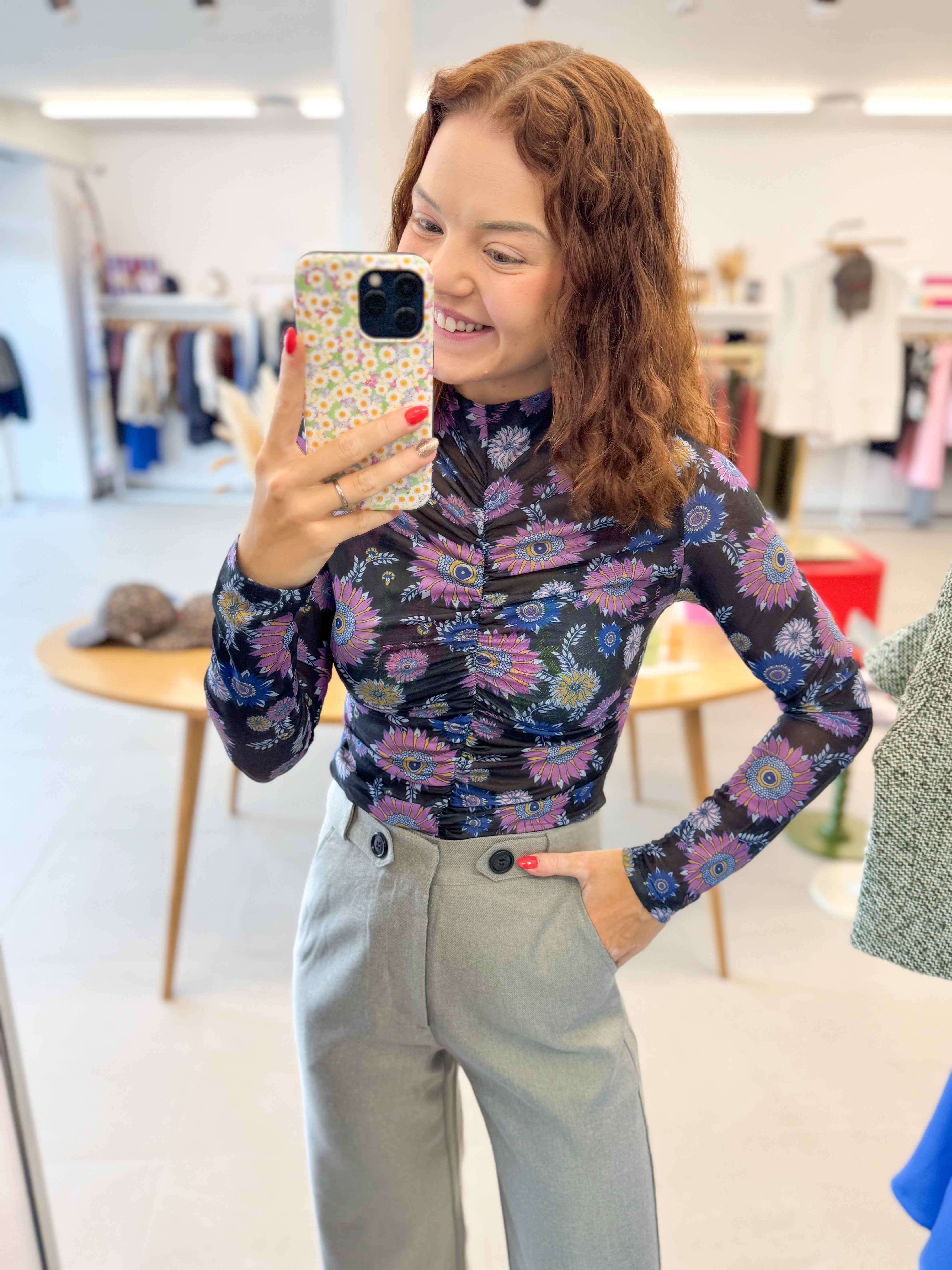 Top Ilona - Multi Flower