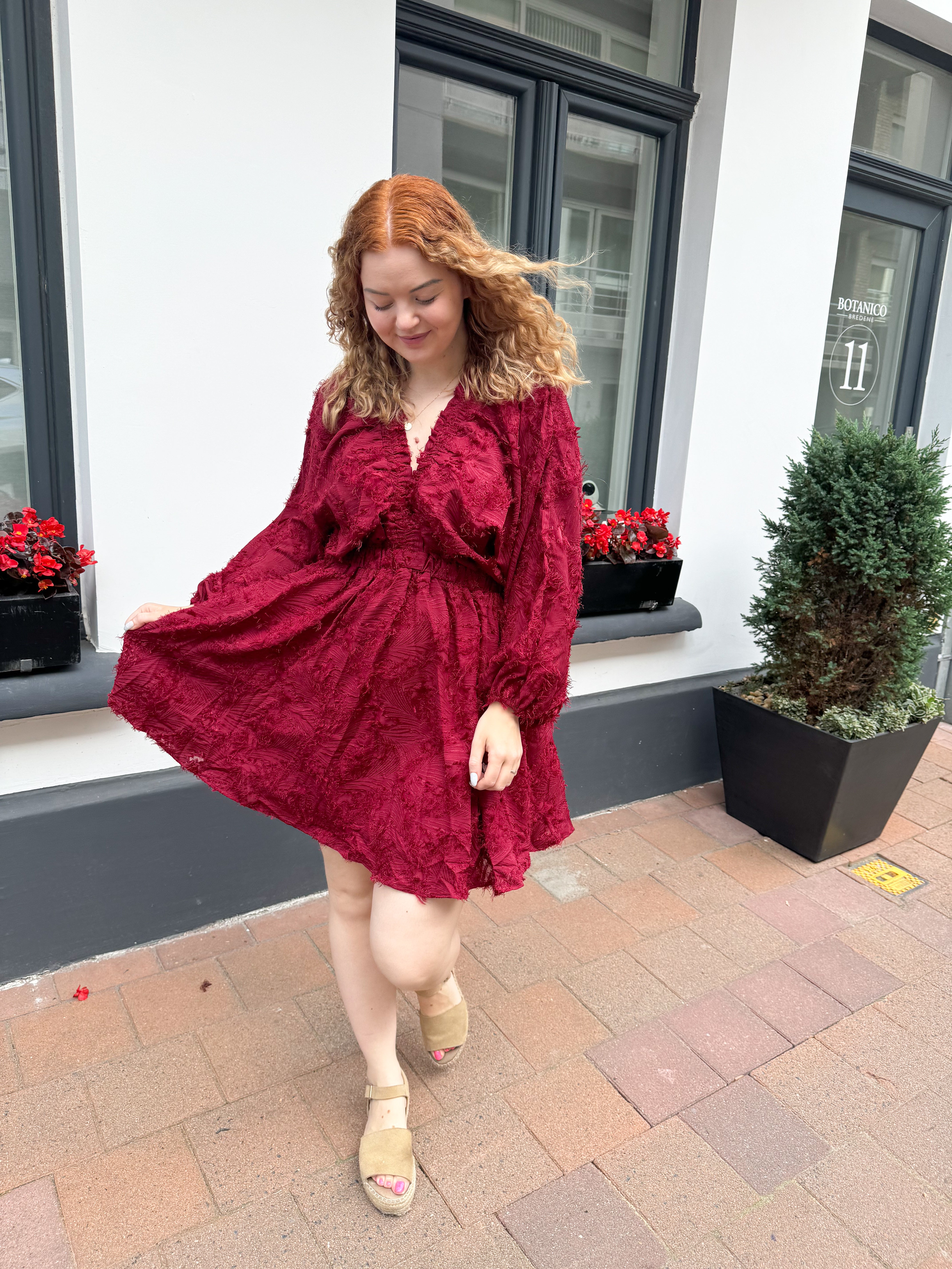 Robe à volants et col en V - Bordeaux