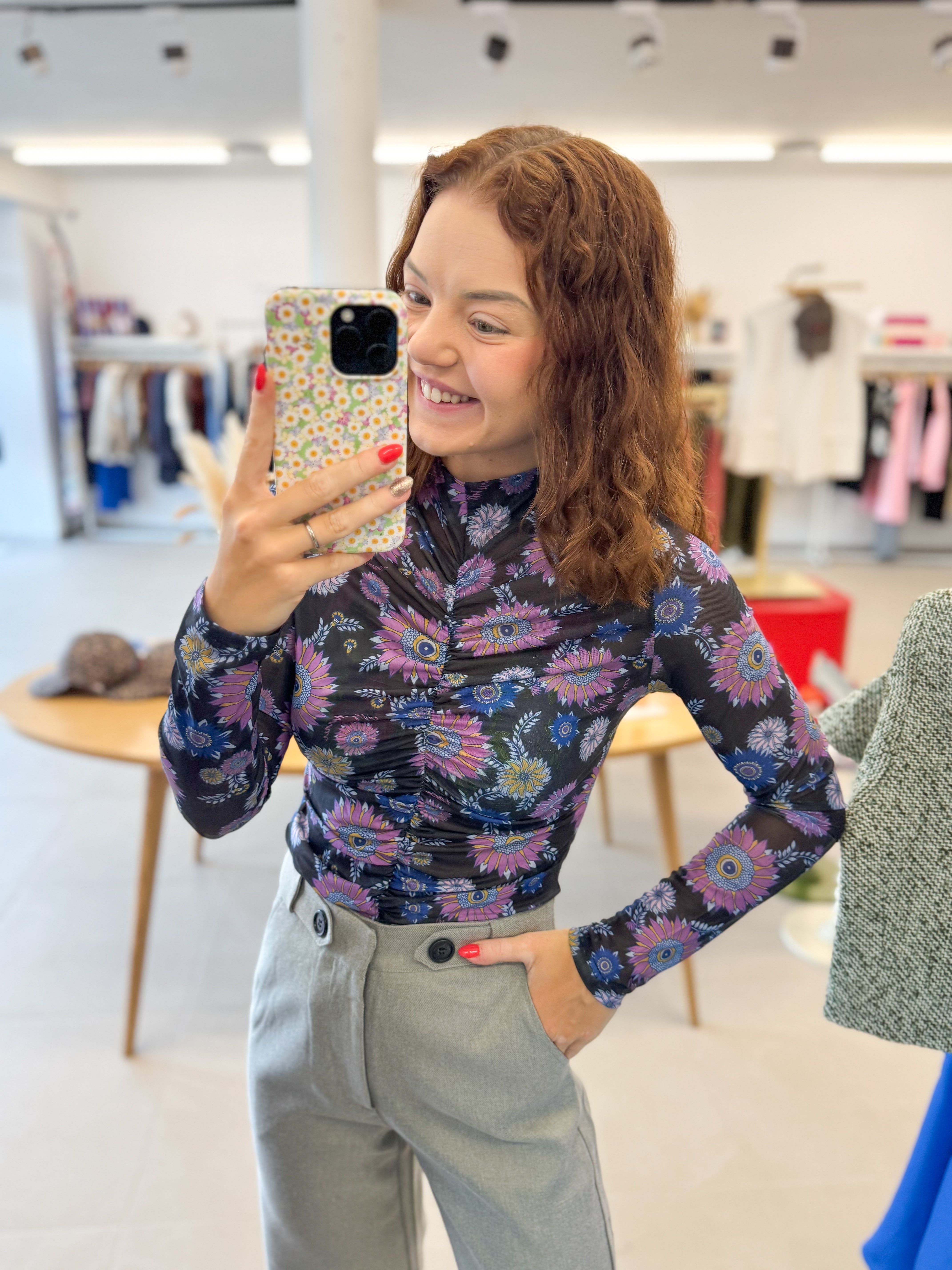 Top Ilona - Multi Flower